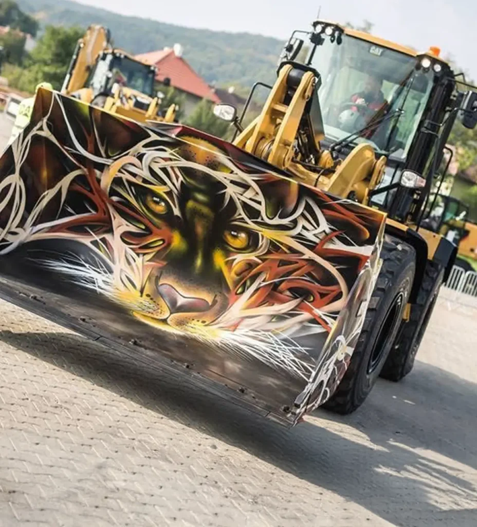 panik71 CAT malba tractor 2020, Panika71 - Umělecké portfolio, 2026, Zeppelin CAT, Malba na objednávku | Jozef Spodniak